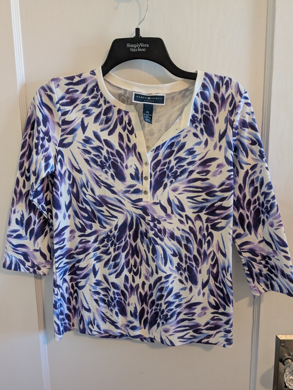 Karen Scott Petites Blue and White Floral-Print Henley 3/4-Sleeve Top